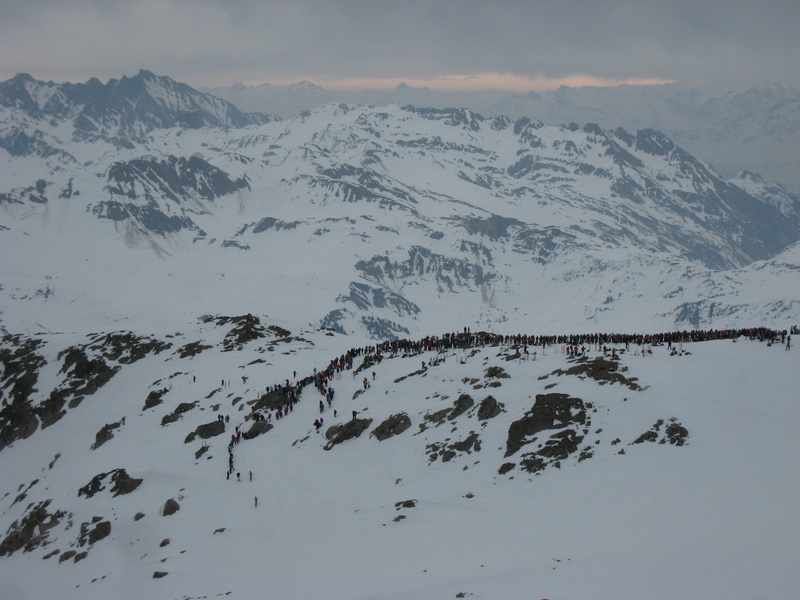 Etape du Grand Mont : le corridor humain de l'anté-cîme où l'on se sent porté par les encouragements ; un grand moment d'émotion !