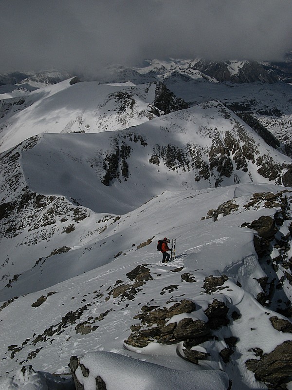 vue sur l'arête : Trace sur l'arête de la Turge vue depuis le sommet