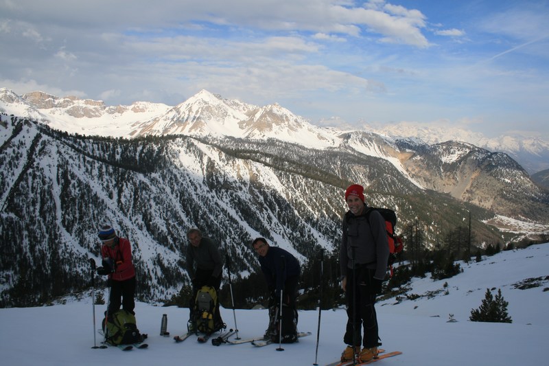 Vers 2350 m : petite pause; au-dessus c'est tout gris, sur les Peygus c'est soleil.