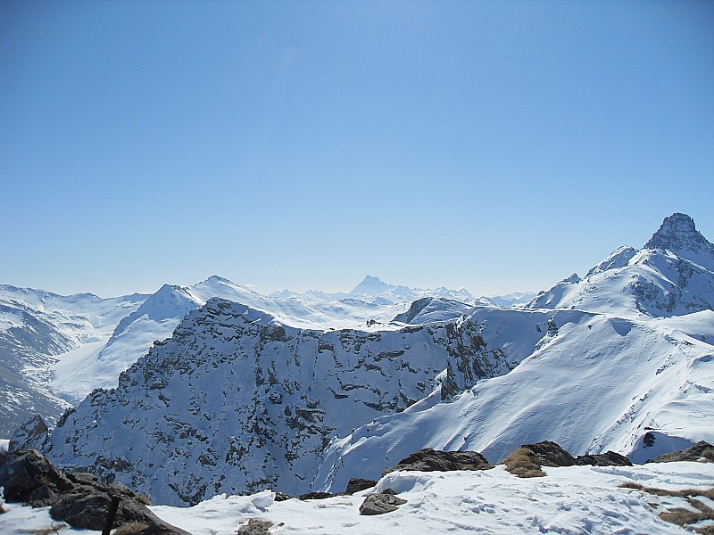 Cime de la Charvie : Le Viso au loin et Roche Brune à droite