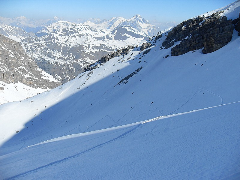 Cime de la Charvie : Montée dans la dernière pente sous le Cime, en bas la Combe du Lasseron.