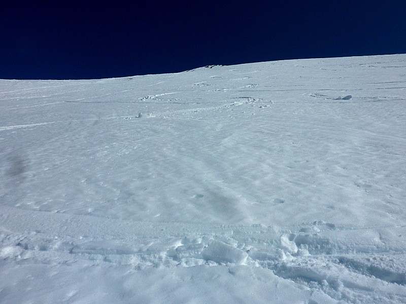 Mt Charvet : Haut de la face W: crouté fin.
