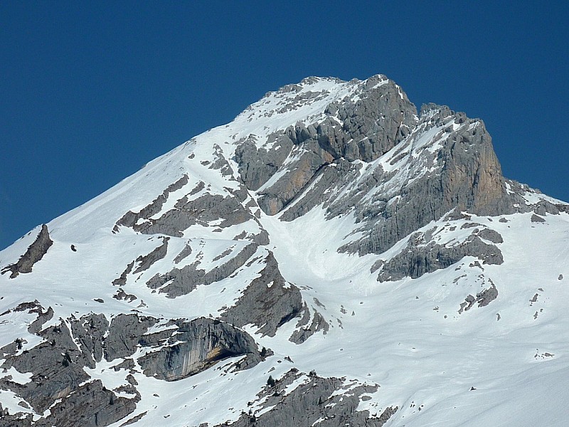 Mt Charvet : Le Mt Charvet et le haut de la face W à gauche.