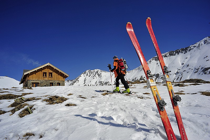 Refuge du Goléon : Il est situé juste en bordure du verrou.