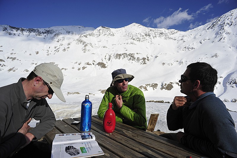 Pause : Un refuge, une table, du soleil... what else ?