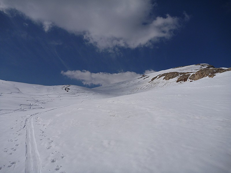Proches du sommet : Neige bien revenue mais déjà les nuage se pointent