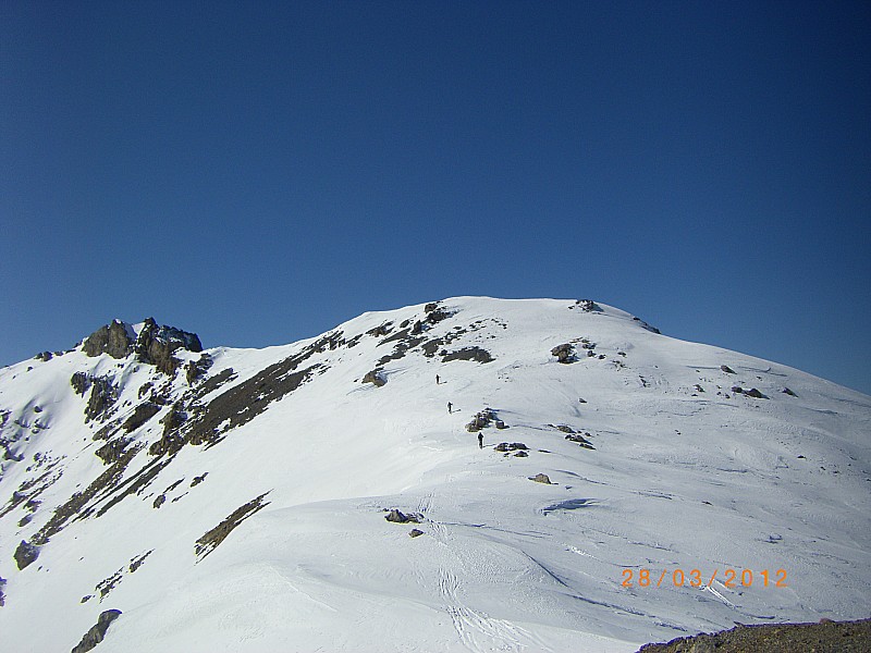 Col de la Roya 28 03 2012 : montée de la crête de Buquet vue du col de la Roya