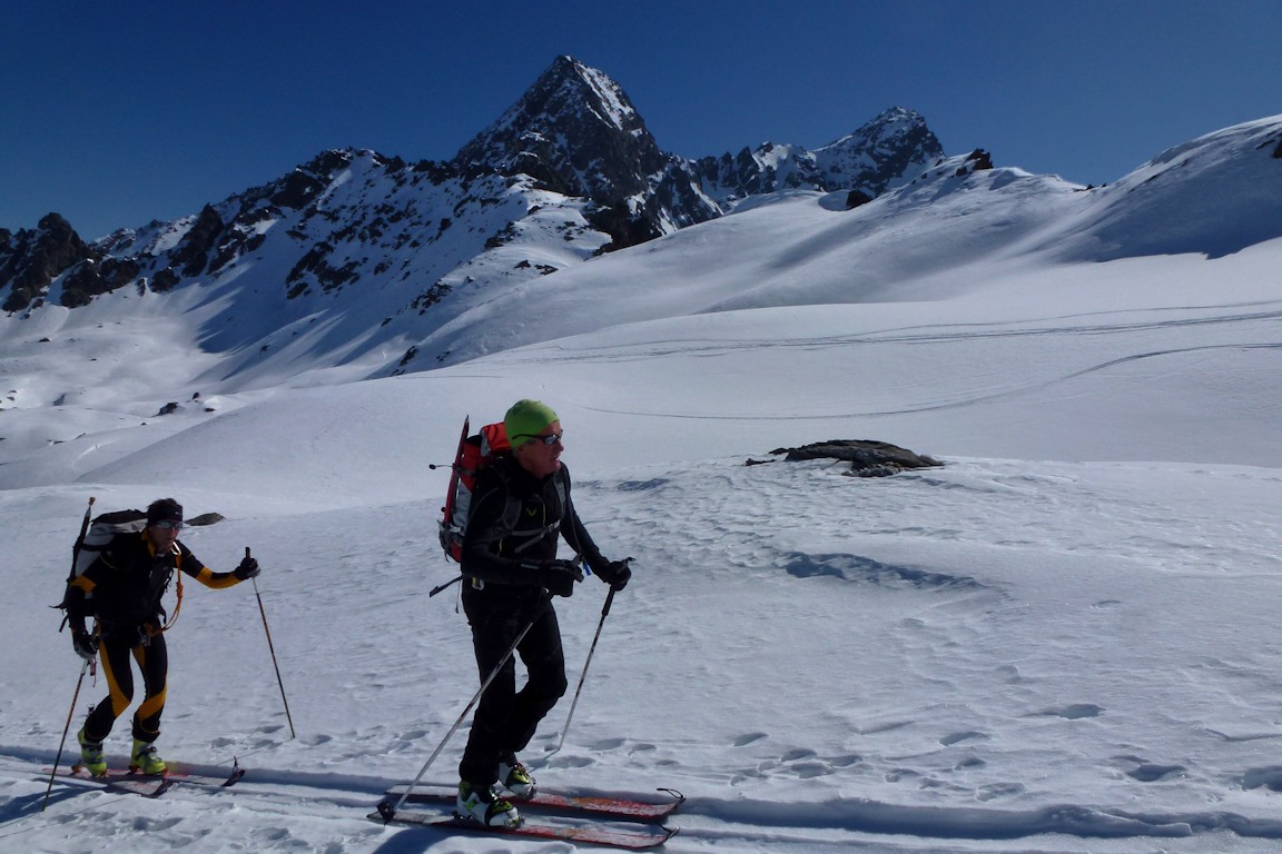 Aux abords du Col : Jean-Louis et Yves devant le Grand Assaly.