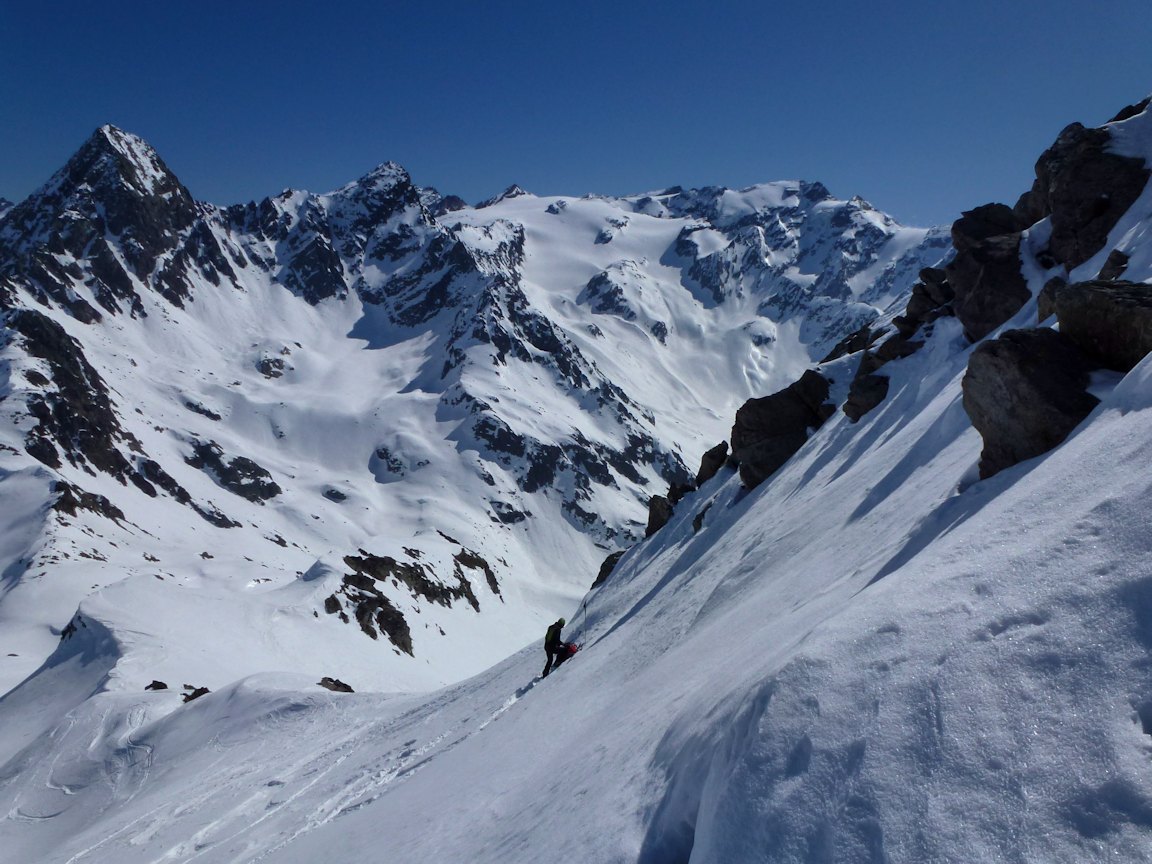 La pente se redresse : A nouveau, crampons aux pieds.