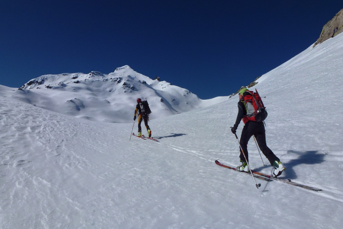 Montée au col du Tachuy : Nous découvrons les Dents Rouges : des idées pour la suite ...