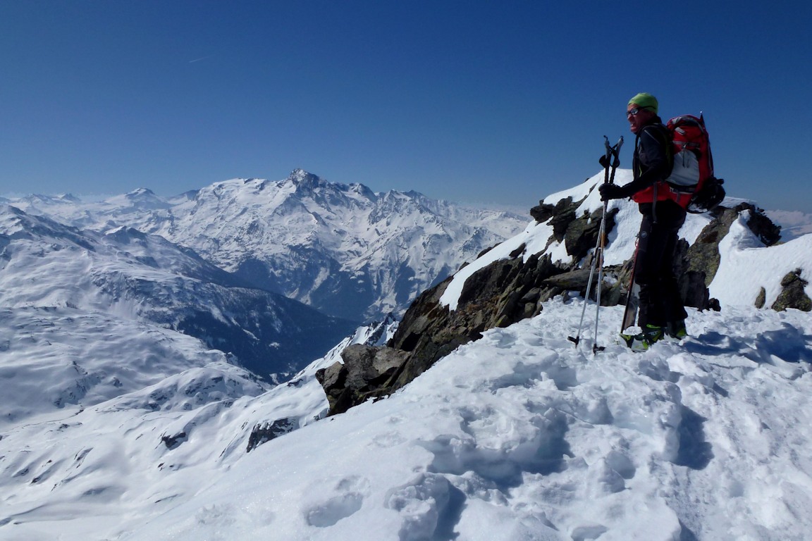 Le sommet (l'antécime) : Le temps d'un tour d'horizon.