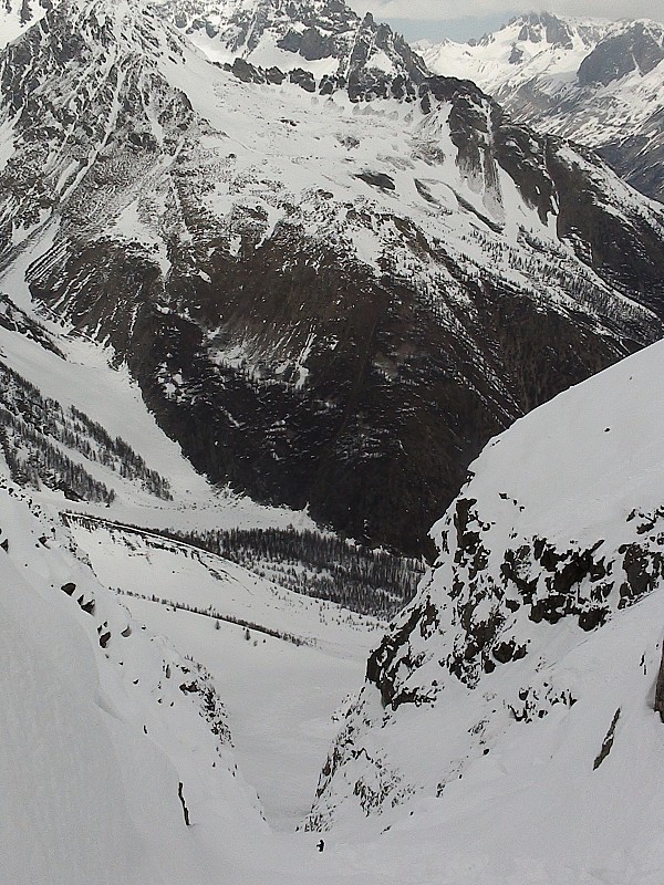 Le haut du couloir : vue de la brèche, les cailloux sont invisibles mais bien là en-dessous près à rugir
