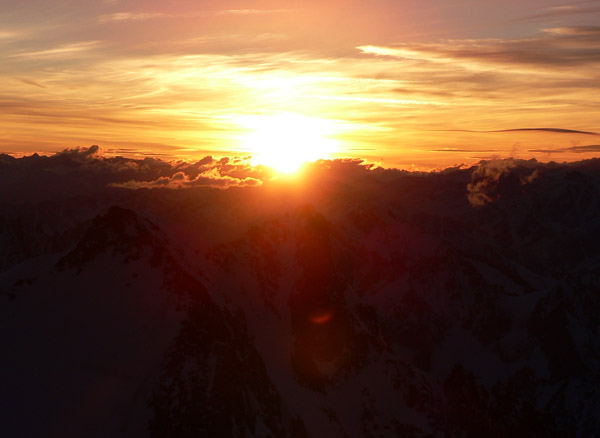 Levé de soleil : Un levé de soleil inoubliable sur le Mont Blanc du tacul (photo Naga)