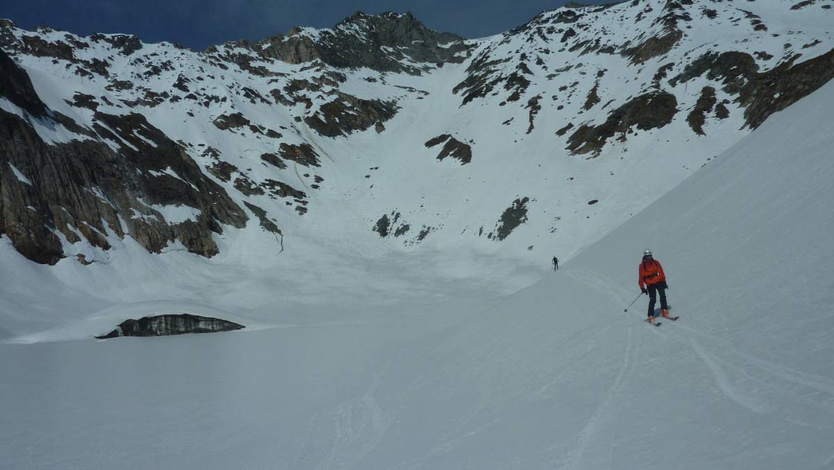 Moraine Bis : Manu devant le col des Volnets, en super conditions d'apres Friz