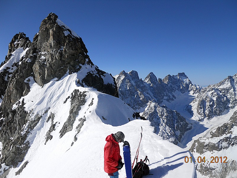 Pic Tuckett : Le sommet 3568m, tout proche, ne sort pas à ski.