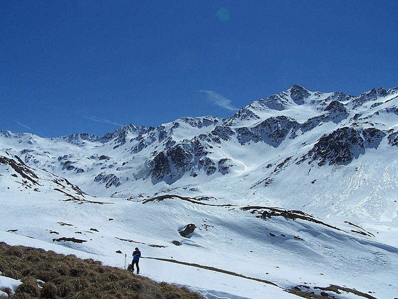Passage du lac des Culées : La haute vallée de la Neuvachette.