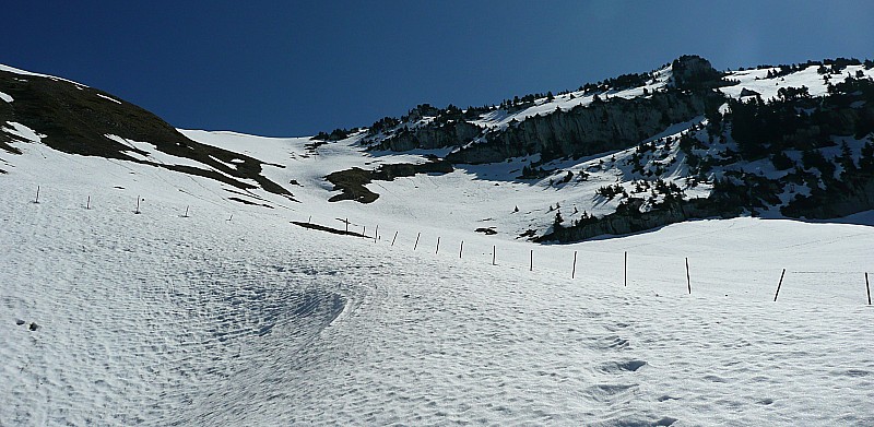 330m de bonne descente : Vue de la cabane de Bellefont