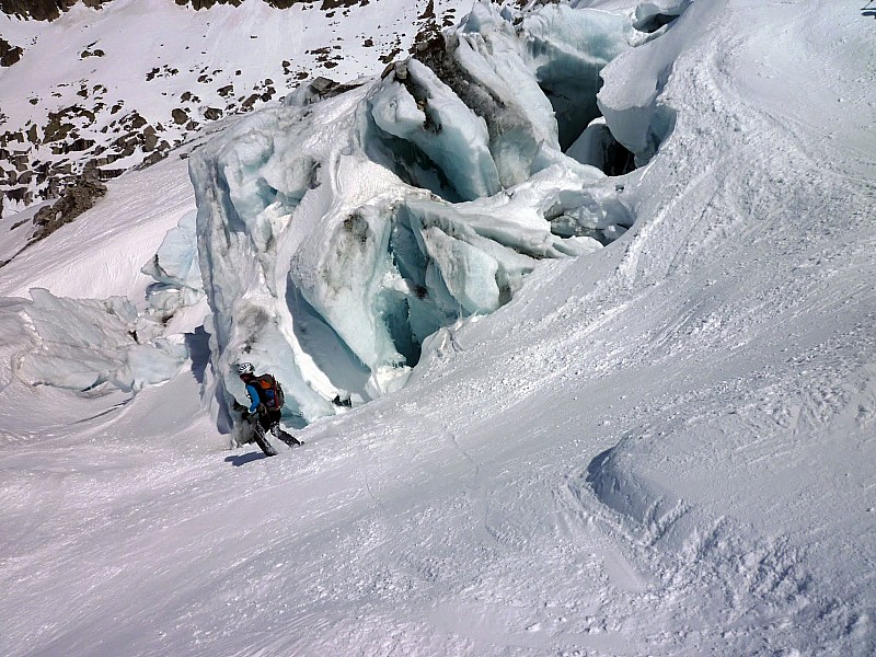 Suite de la descente : en rive gauche du glacier d'argentière.