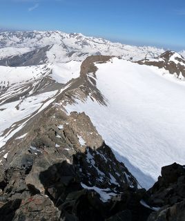 L'intégralité de l'arête : En bas, le Glacier Lombard