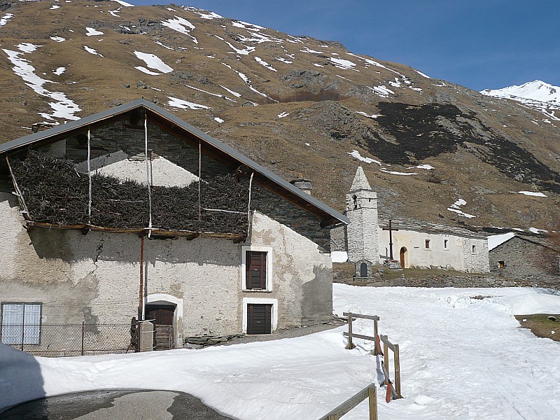 Pointe du charbonnel : village d'avérole