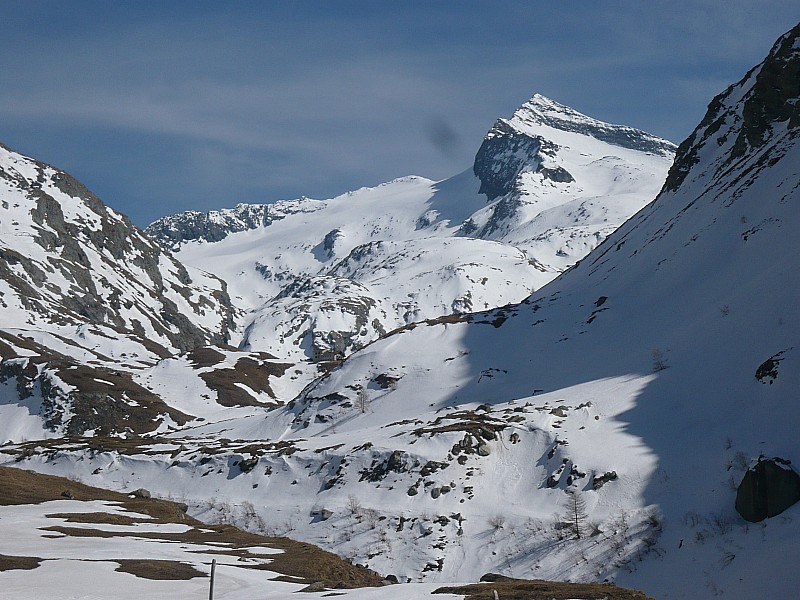 pointe du charbonnel : refuge d'Avérole en vue , grosse journée