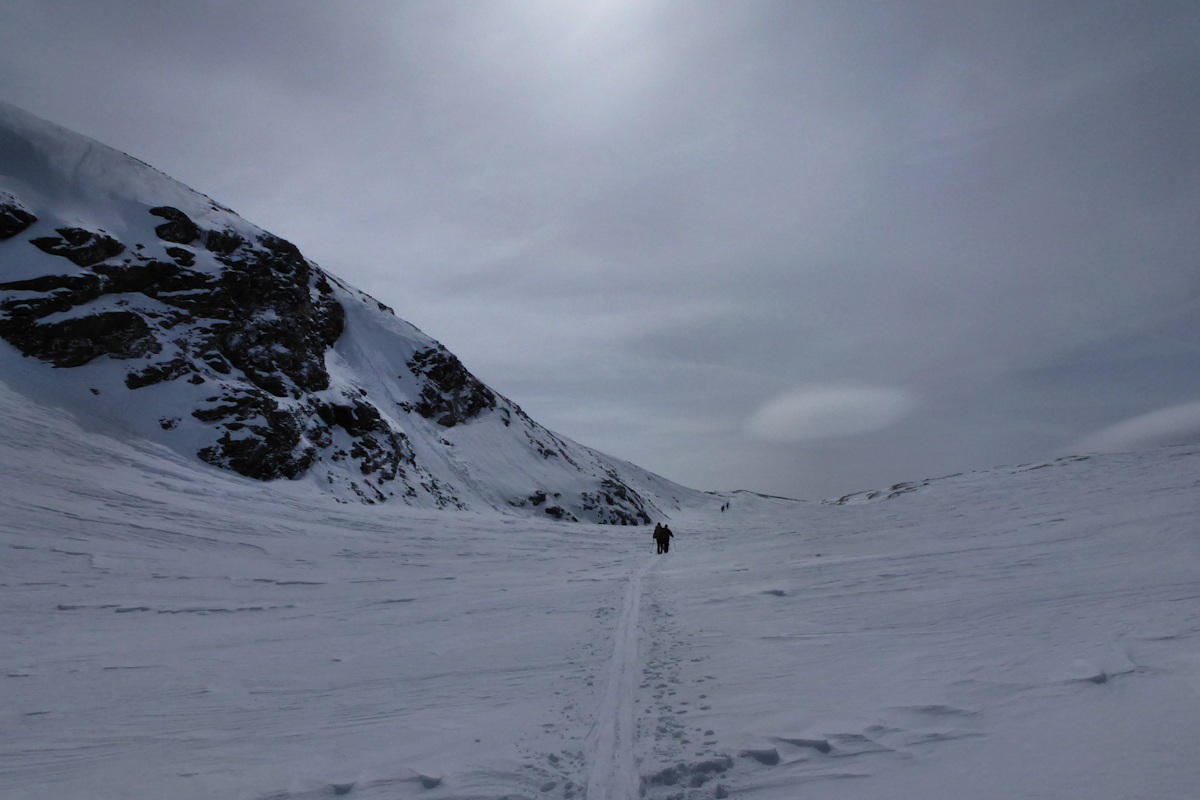 Glacier de Roche Ferran : Une traversée quasi-horizontale pour rejoindre le pied de la pente finale.