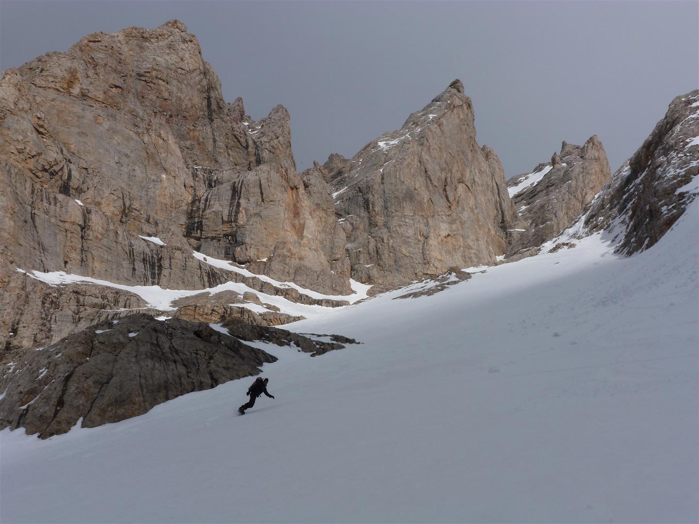 #5 à la descente : sous les aiguilles rocheuses à la descente : sous les aiguilles rocheuses