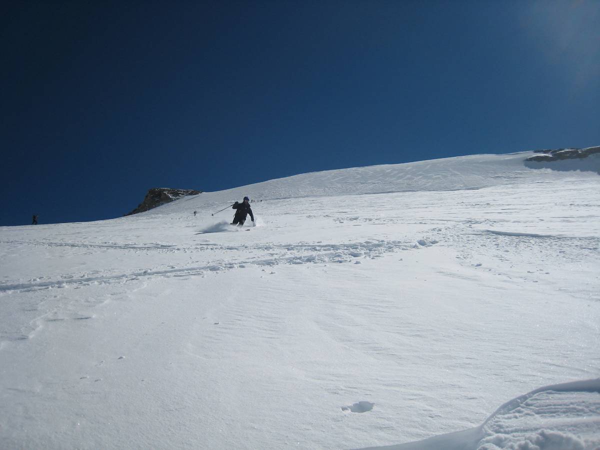 Glacier du Charbonnel : neige étonnament peu travaillée à cette altitude