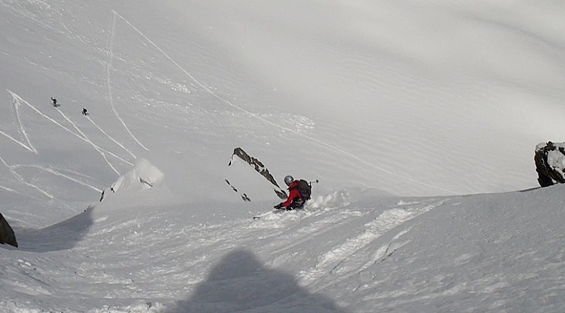 Toz en action : Toz profite de la poudre dans le couloir