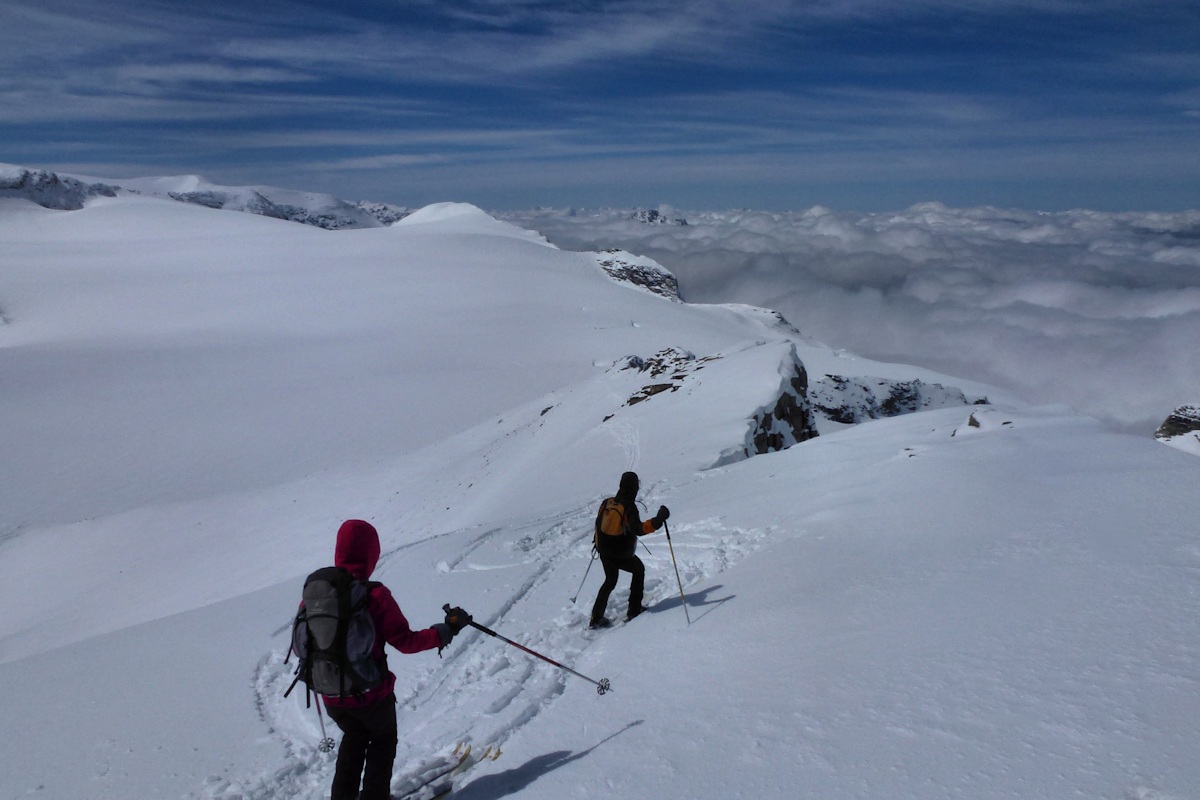 Alors que le brouillard monte : Nous attaquons la descente.