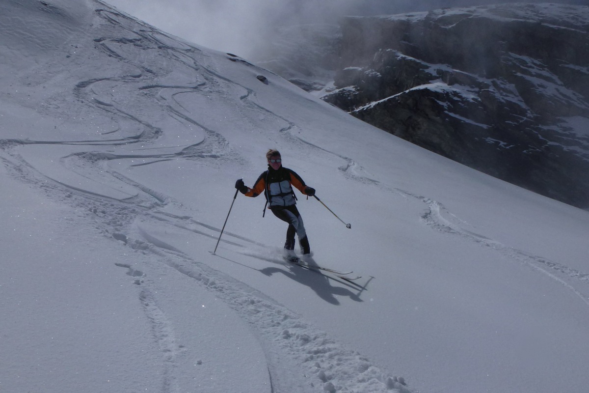 Caroline à son tour : Dans la descente sur le lac des Assiettes.