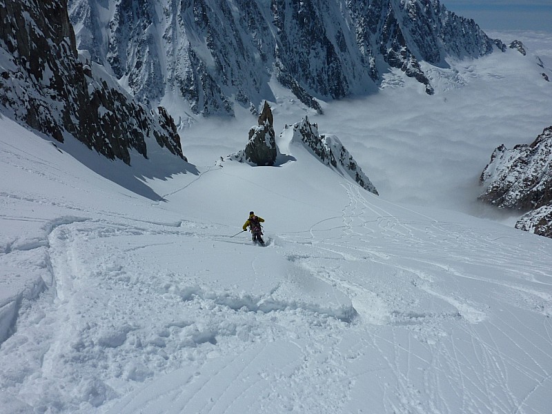 Col d'Argentière face W : Début de la descente. On voit la mer de nuages en bas vers 2700m.