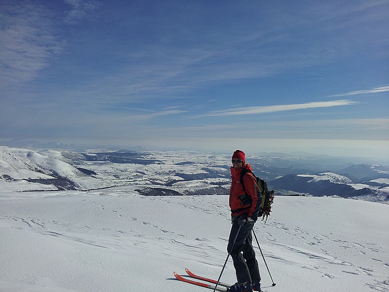 Jean : Jean, qui ne sait pas encore à quel point il a raison de se réjouir, juste avant de faire le couloir "désiré"