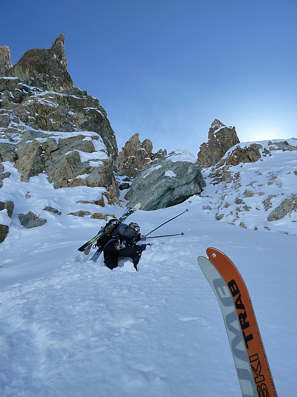 Entonnoir du col : Gros brassage au pied du col de la casse déserte. Merci au guide qui a fait la trace sur cette portion!