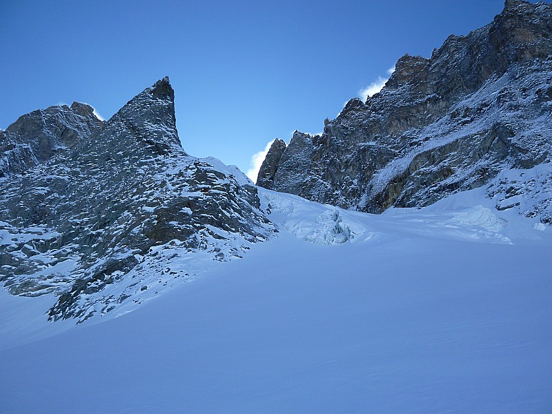 Glacier de la Grande Ruine : Le glacier est bien bouché comparé au début du mois!