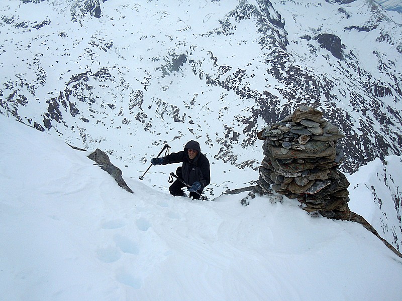 Cairn sommital du grand Roc : On a laissé les skis au collet 3220. Les 100 derniers mètres ont été fait avec de la neige jusqu'aux genoux.