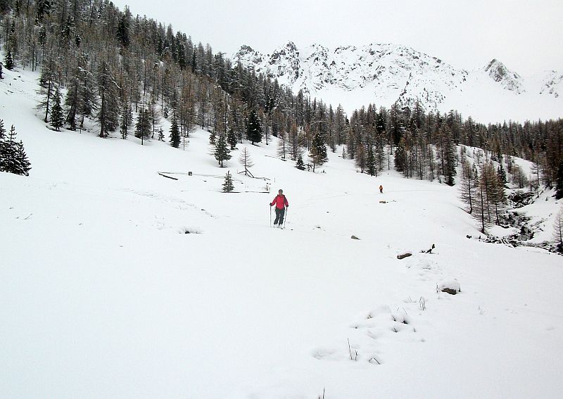 fin descente : ça skie bien jusqu'au lac