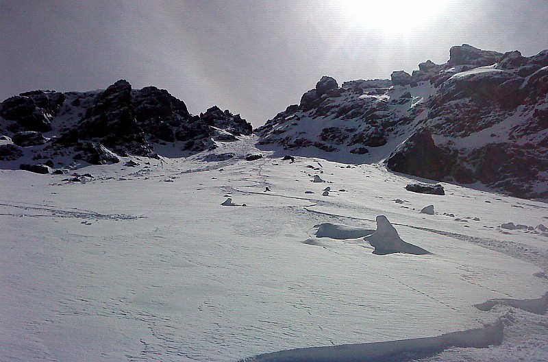 Dent de Bédina : le couloir de la dent Noire depuis le bas
