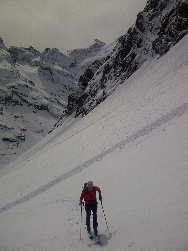 Vallon des Cavales : Ascension avec le Pic de Neige Cordier à l'arrière-plan
