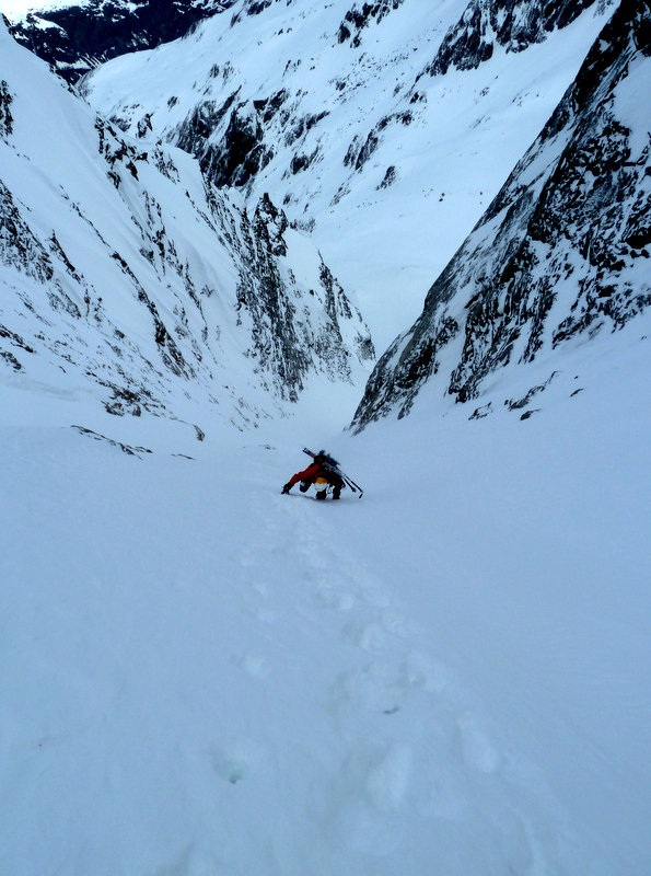 Branche de gauche : au niveau de la séparation. Faut pas s'en mettre une ici.