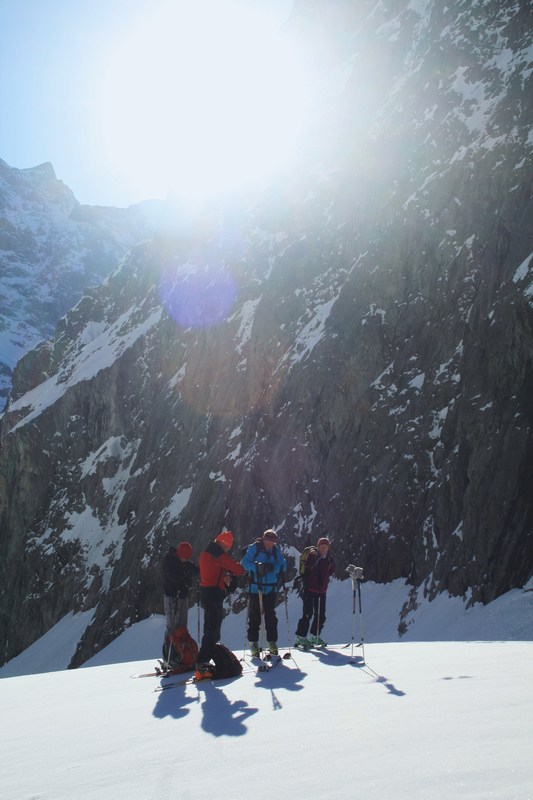 Petite pose au soleil : avant de replonger à l'ombre du Pelvoux.