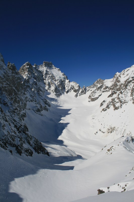 L'ombre des Géants : s'invite devant l'Ailefroide.