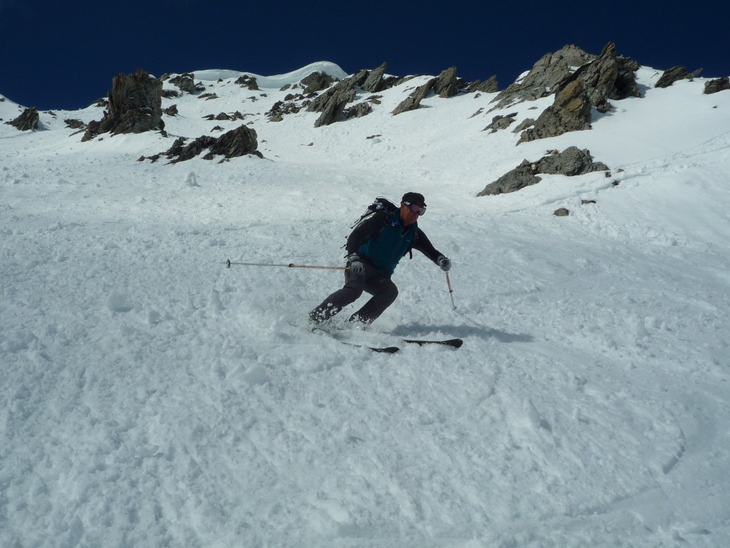Cheval Noir : vive les skis "larges"....euh à la descente ! ;o)
