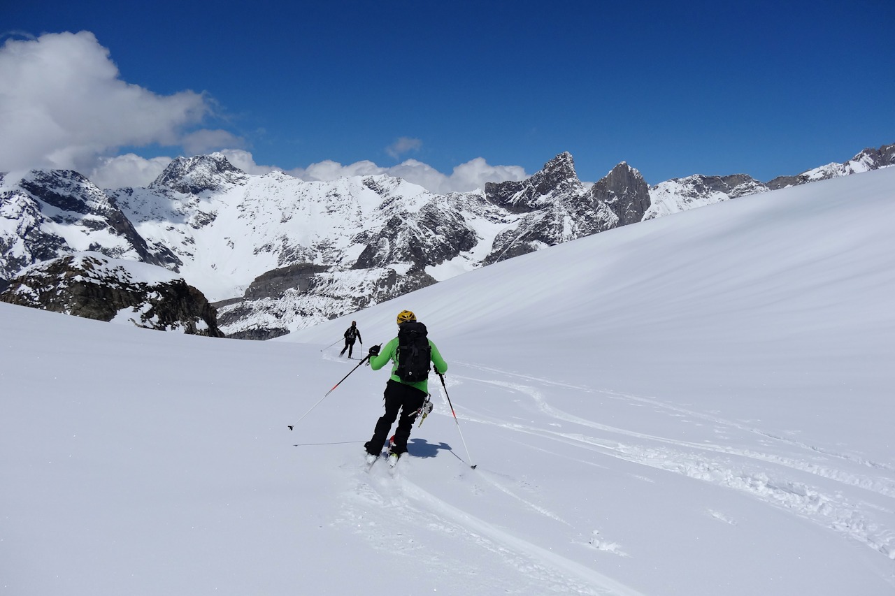 Nous quittons les Dômes : Descente bien agréable jusque vers 2400 m.