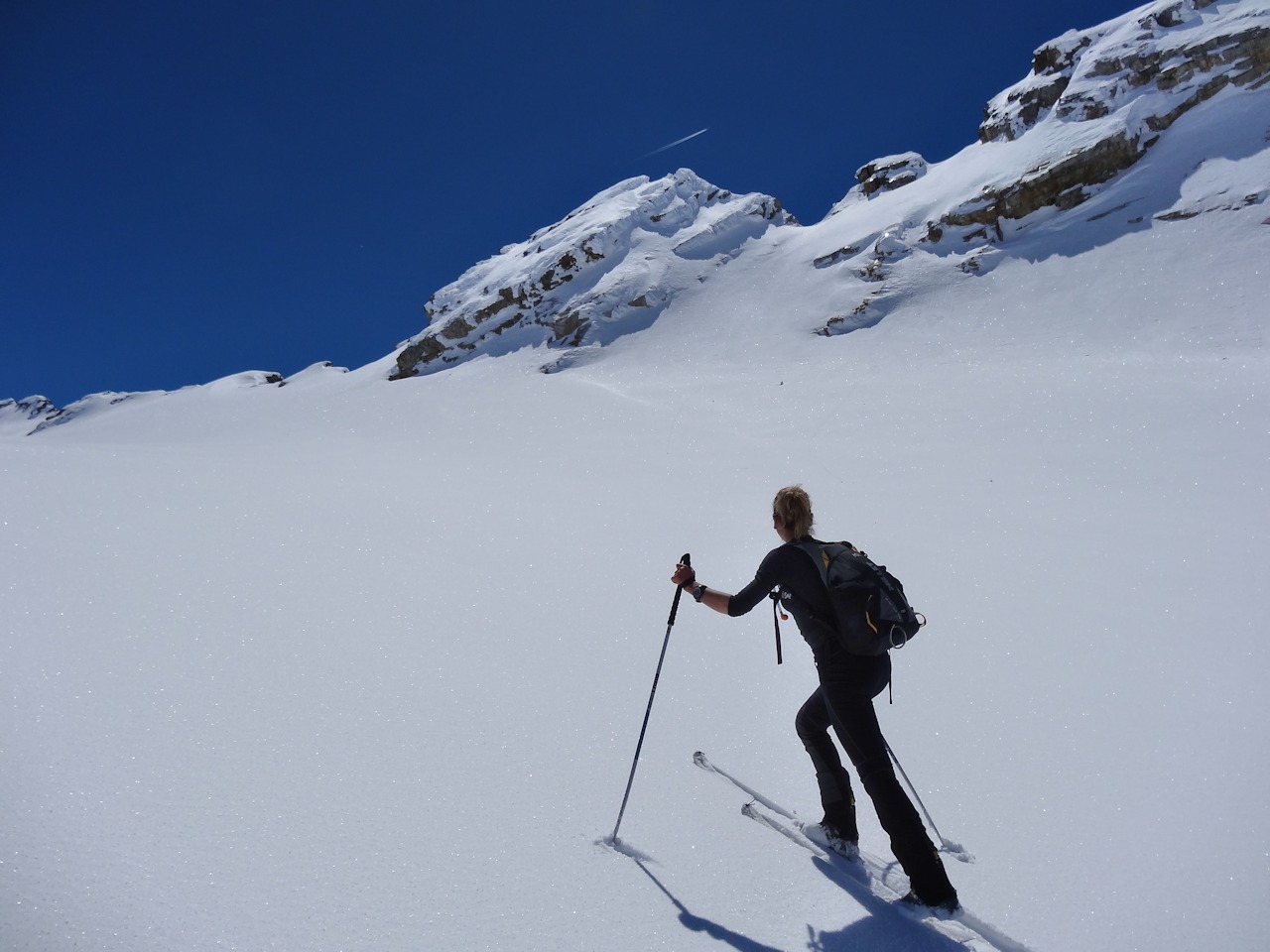Direction le Mont Pelve : Peu avant de rejoindre la crête.