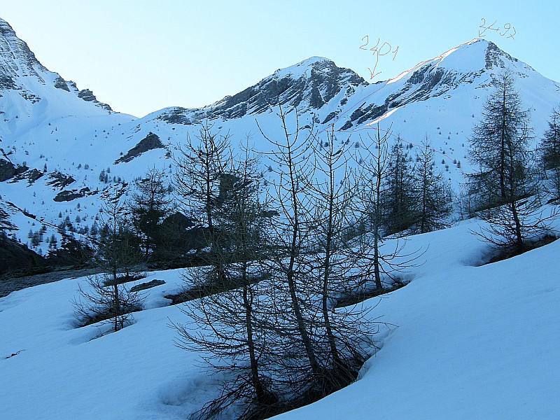 Les couloirs Nord : Le couloir de la brèche 2401 et le couloir en S