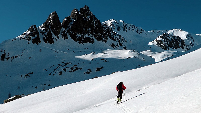 2200m : Colla Lunga: Serrieres et Sommet