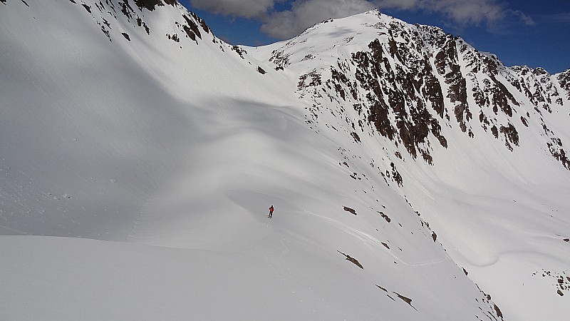 2700m : dans la combe haute, vue sur la cime de Malaterre