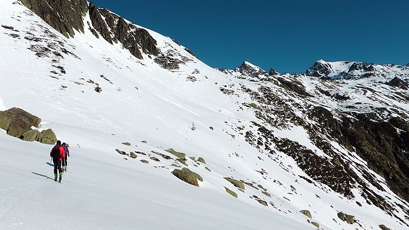 2350m : on bifurque plein nord vers les lacs de Lausfer