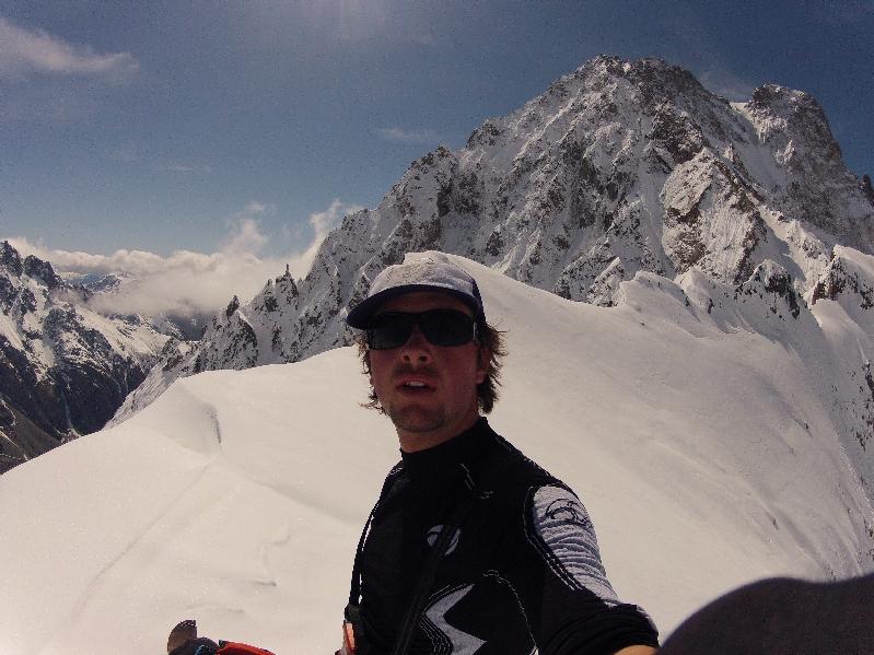 sommet : sa y'est, petite pause avant la descente, j'en prend plein les yeux, le cadre est grandiose !